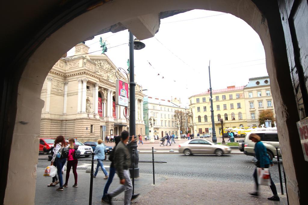Romantic In Lviv 500M From Opera Exterior photo