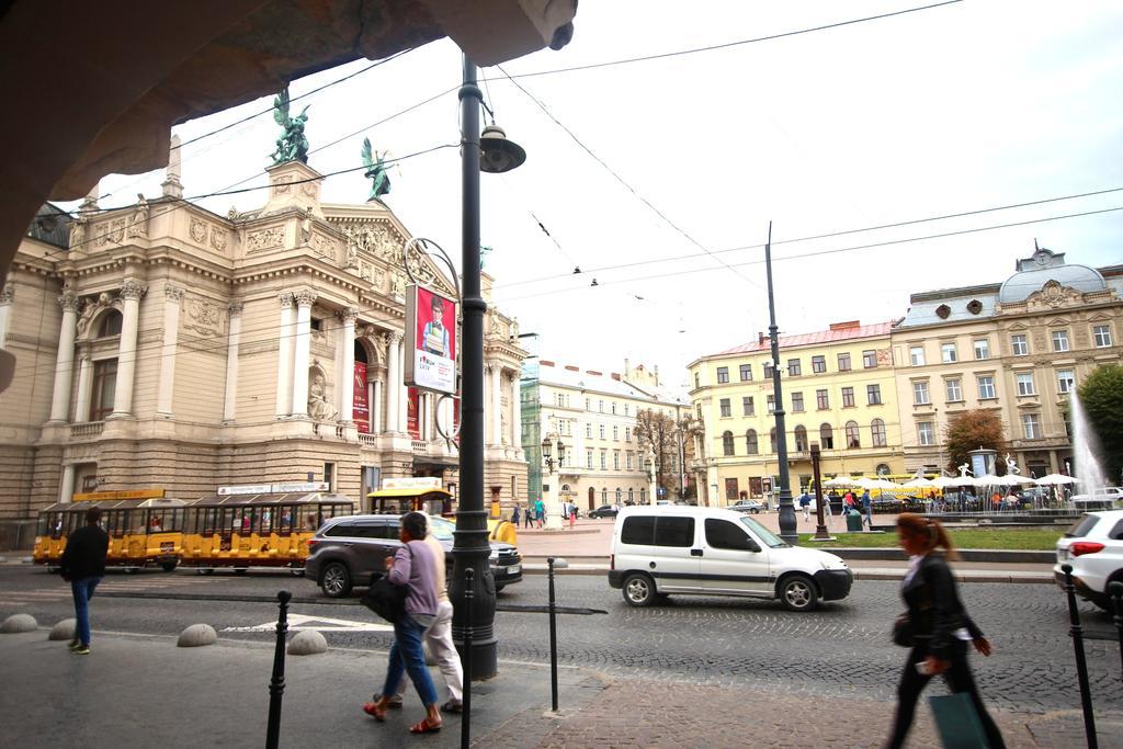 Romantic In Lviv 500M From Opera Exterior photo